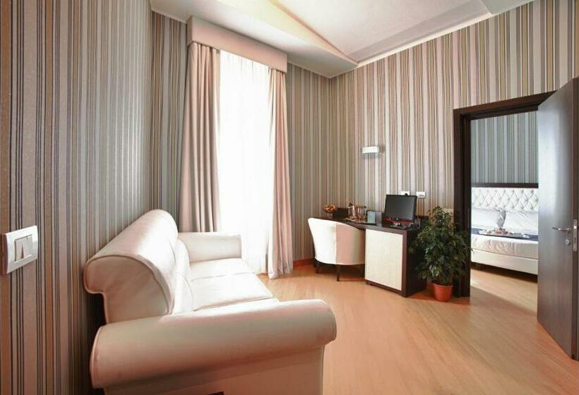 سوییت جونیور, Naples