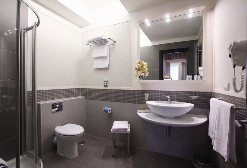 اتاق خانوادگی, Naples