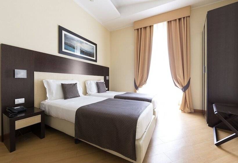 اتاق خانوادگی, Naples