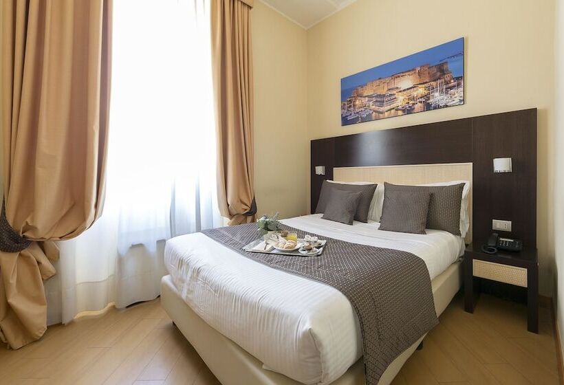 اتاق خانوادگی, Naples