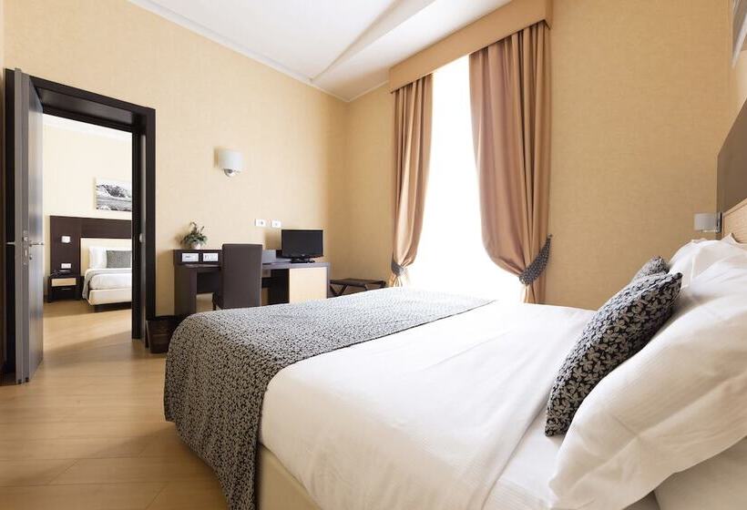 اتاق خانوادگی, Naples