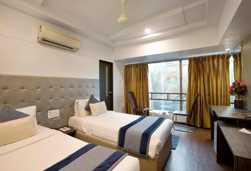 Номер Deluxe, Planet Residency