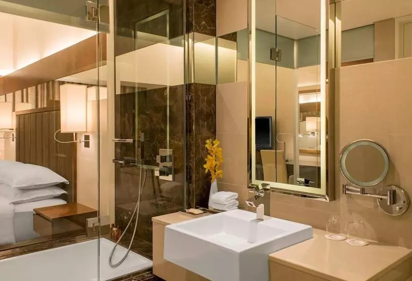 اتاق لوکس با چشم‌انداز شهر, Sheraton Mall Of The Emirates Hotel, Dubai