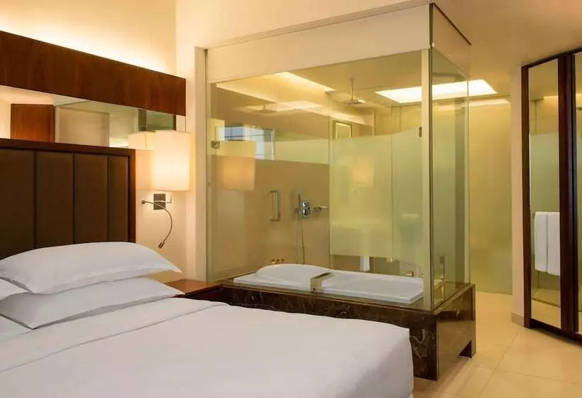 سوییت لوکس, Sheraton Mall Of The Emirates Hotel, Dubai