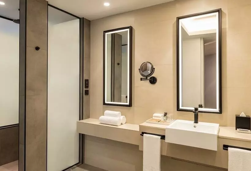 سوییت لوکس, Sheraton Mall Of The Emirates Hotel, Dubai