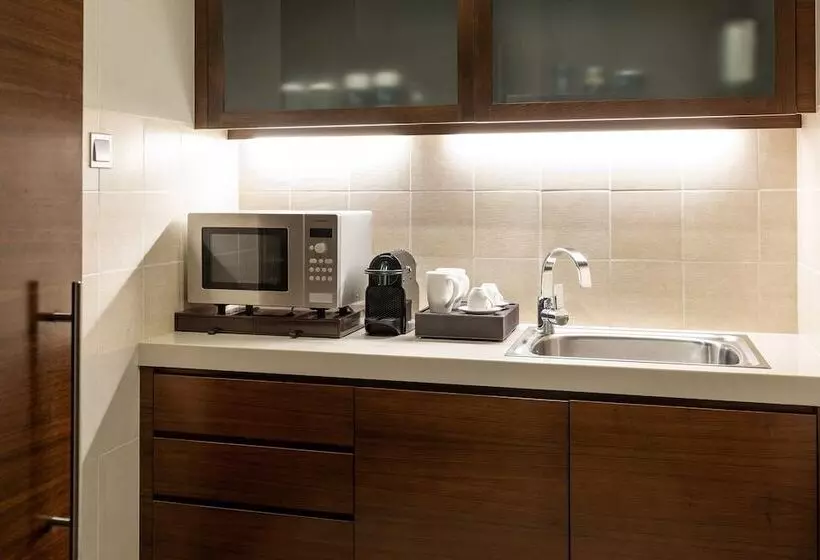 سوئیت کلاب, Sheraton Mall Of The Emirates Hotel, Dubai