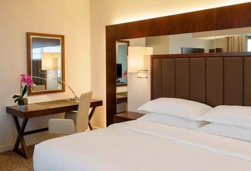 سوئیت کلاب, Sheraton Mall Of The Emirates Hotel, Dubai