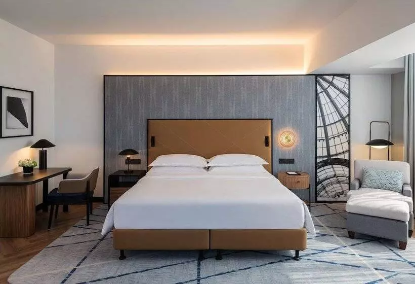 سوئیت کلاب, Sheraton Mall Of The Emirates Hotel, Dubai