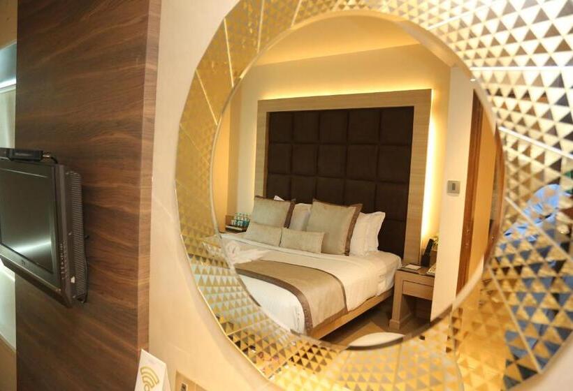 اتاق کلاب, The Regenza By Tunga