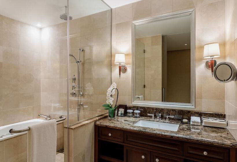 수피리어 룸, Lotte Hotel Moscow   The Leading Hotels Of The World