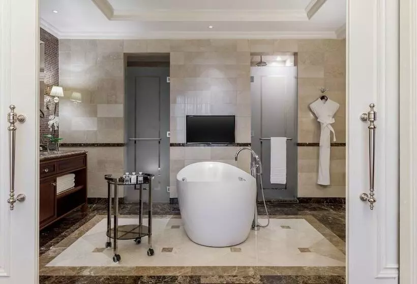 سوییت اجرایی, Lotte Hotel Moscow   The Leading Hotels Of The World
