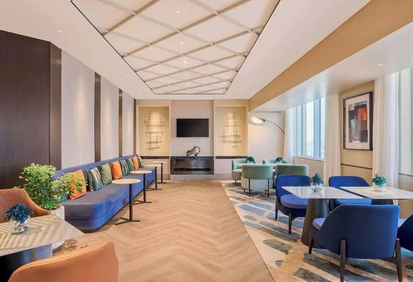 سوییت لوکس, Sheraton Mall Of The Emirates Hotel, Dubai
