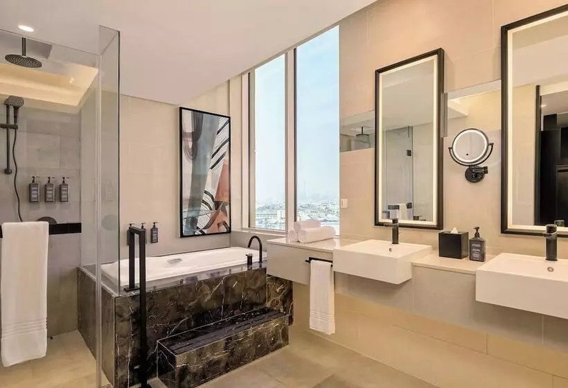 سوئیت کلاب, Sheraton Mall Of The Emirates Hotel, Dubai