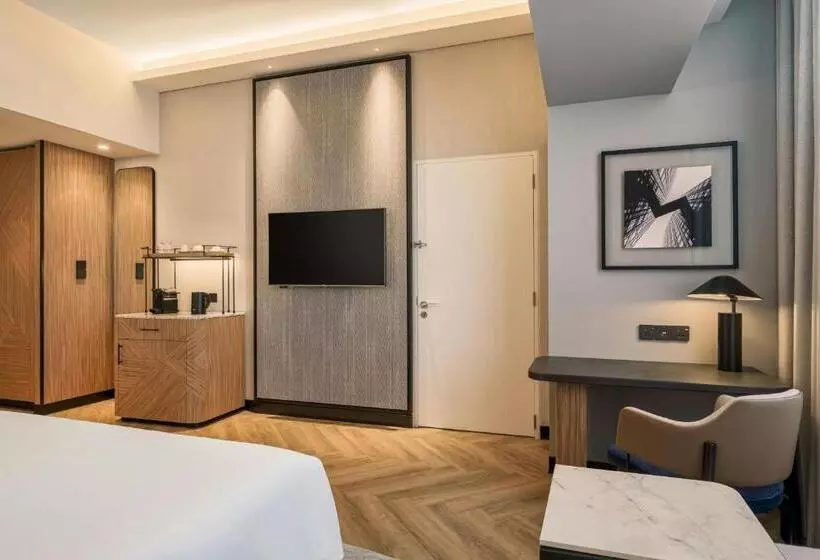 اتاق دلوکس با تخت کینگ و چشم‌انداز شهر, Sheraton Mall Of The Emirates Hotel, Dubai