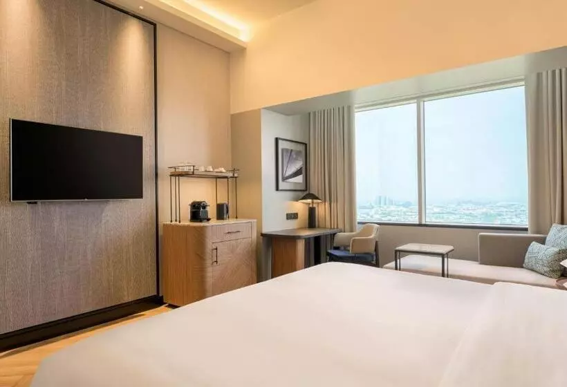 Club Room King Bed, Sheraton Mall Of The Emirates Hotel, Dubai