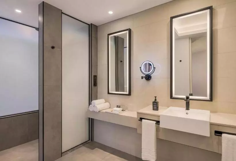 Deluxe Suite King Bed, Sheraton Mall Of The Emirates Hotel, Dubai