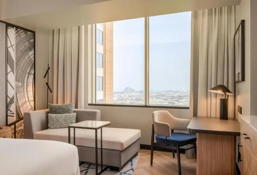 キングサイズベッド、シティビューデラックスルーム, Sheraton Mall Of The Emirates Hotel, Dubai