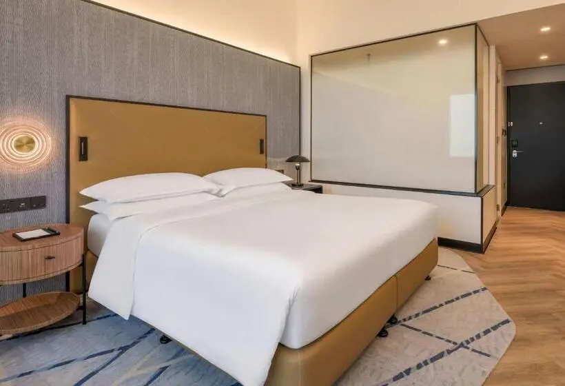 キングサイズベッド、シティビューデラックスルーム, Sheraton Mall Of The Emirates Hotel, Dubai