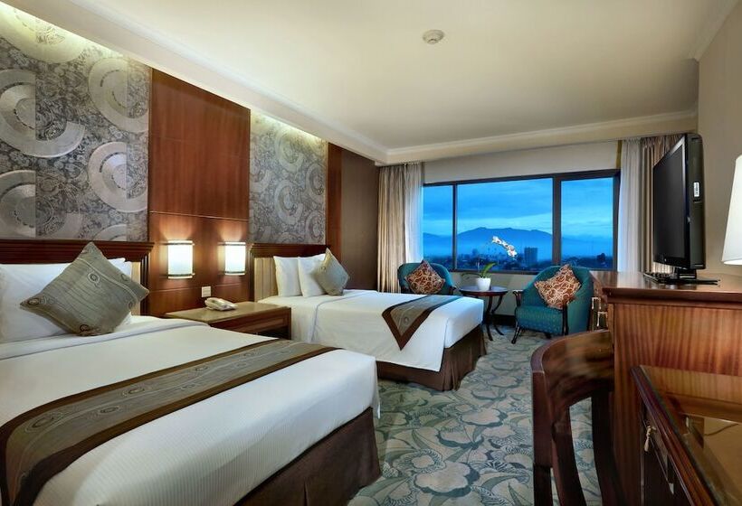 Номер Deluxe, Aston Tropicana Hotel Bandung