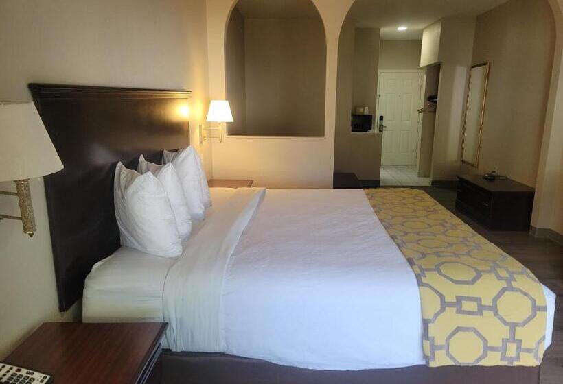 适合残疾人士使用的带超级大床的标准间, Baymont By Wyndham Houston Brookhollow