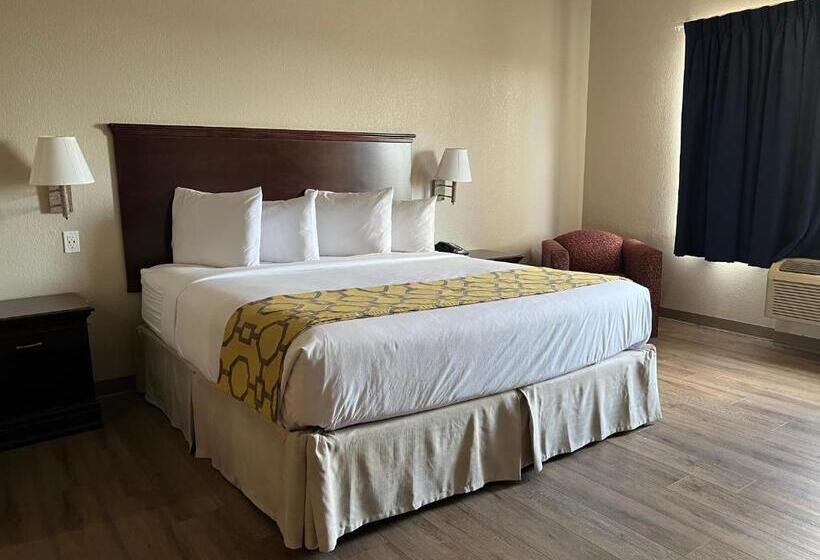 带大床的套房, Baymont By Wyndham Houston Brookhollow