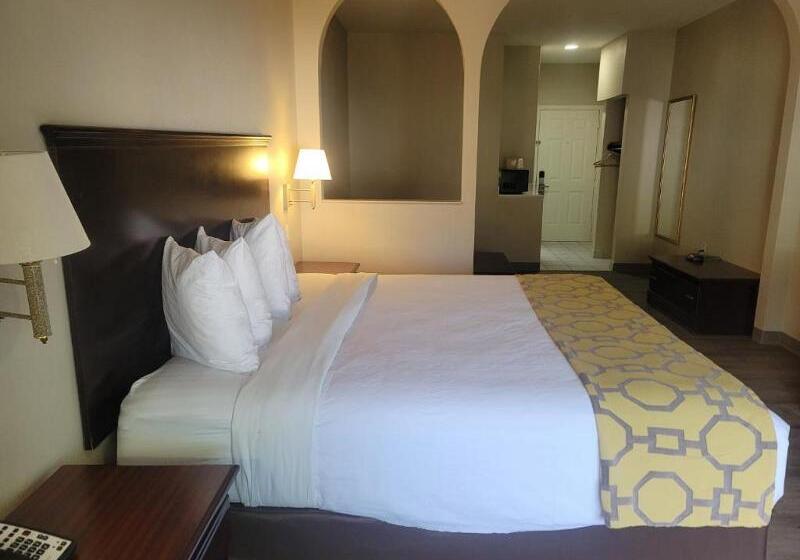 适合残疾人士使用的带超级大床的标准间, Baymont By Wyndham Houston Brookhollow