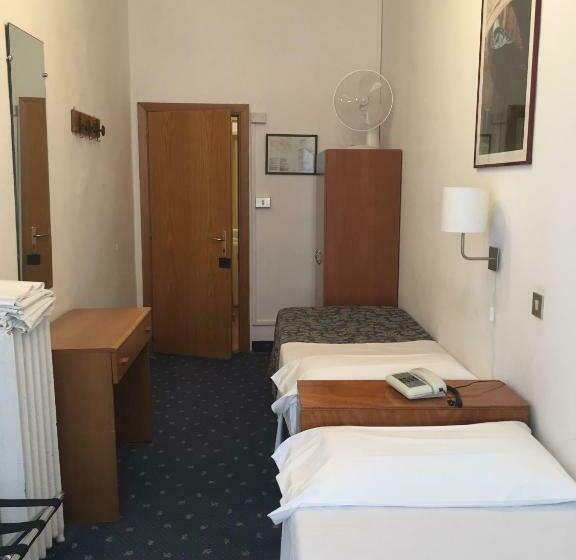 Quarto Standard Casa de Banho Partilhada, Caneva