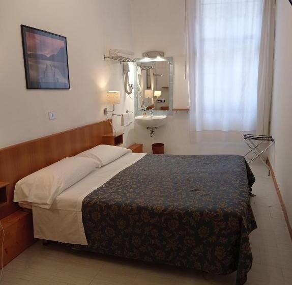 Quarto Standard Casa de Banho Partilhada, Caneva