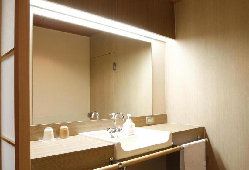 Номер Стандарт Четырехместный Совместный Санузел, Gion Shinmonso