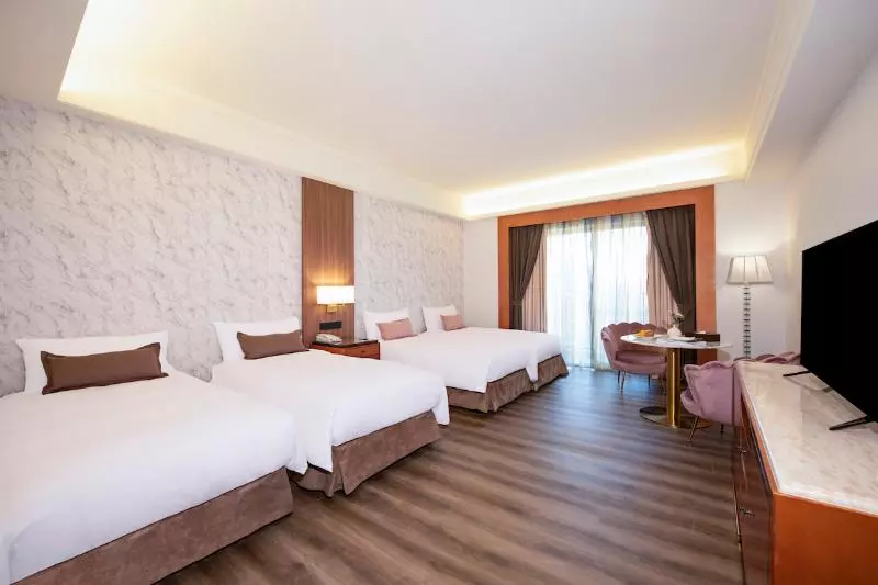 اتاق لوکس چهار تخته, Hamp Court Palace Taipei