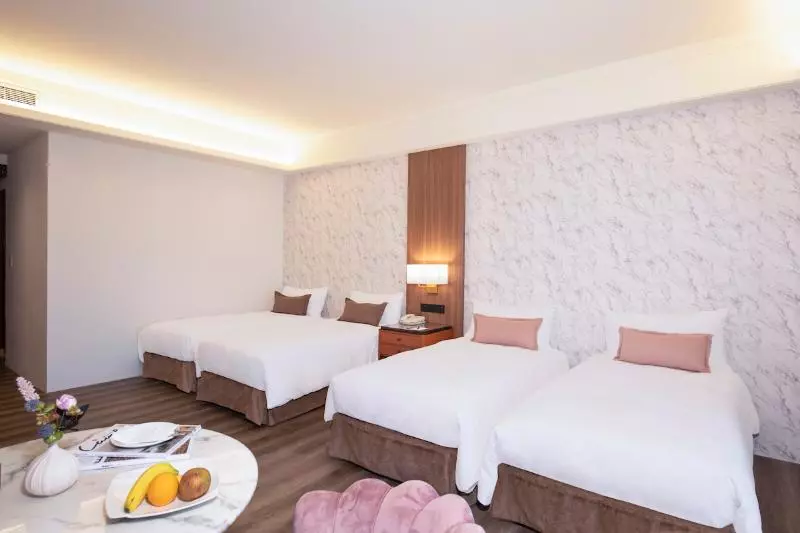 اتاق لوکس چهار تخته, Hamp Court Palace Taipei
