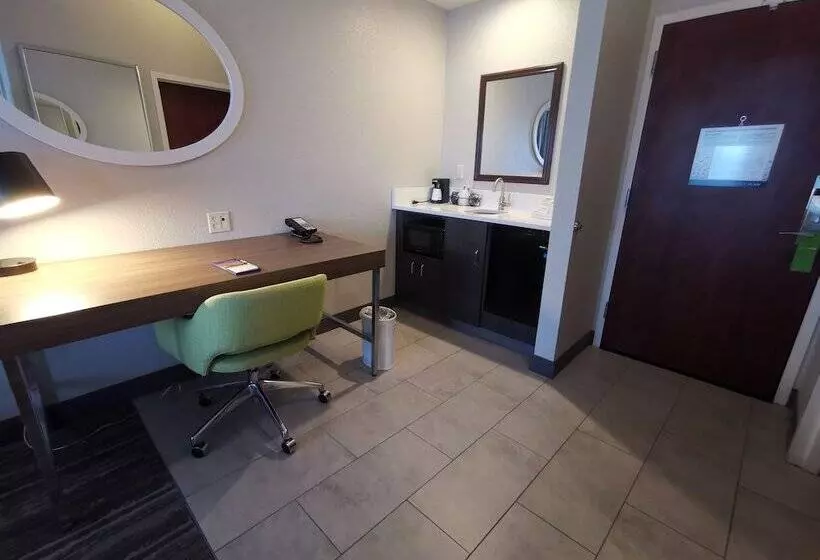 スタンダードスタジオ, Hampton Inn & Suites Colorado Springs/air Force Academy