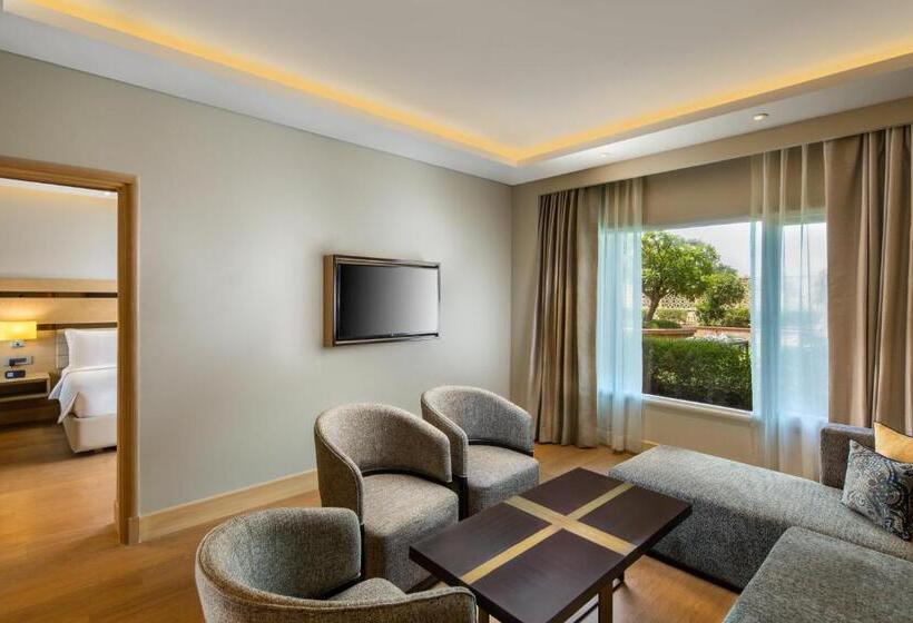 キングサイズベッドのスイートルーム, Holiday Inn Agra Mg Road An Ihg