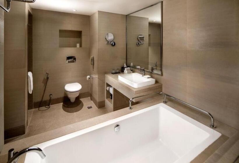 Люкс Кровать Кинг, Holiday Inn Agra Mg Road An Ihg