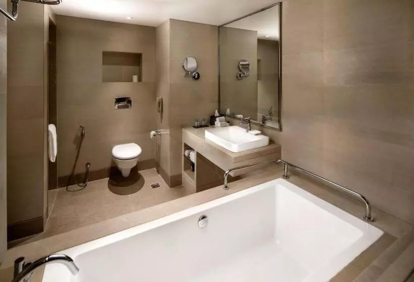 キングサイズベッドのスイートルーム, Holiday Inn Agra Mg Road An Ihg