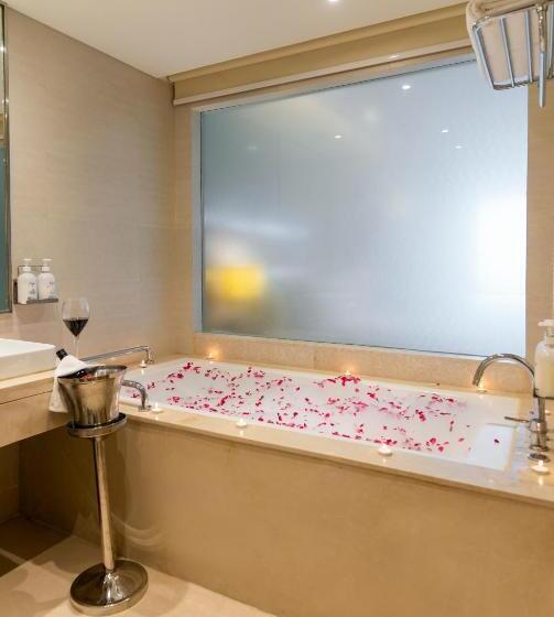 キングサイズベッドのスイートルーム, Holiday Inn Agra Mg Road An Ihg