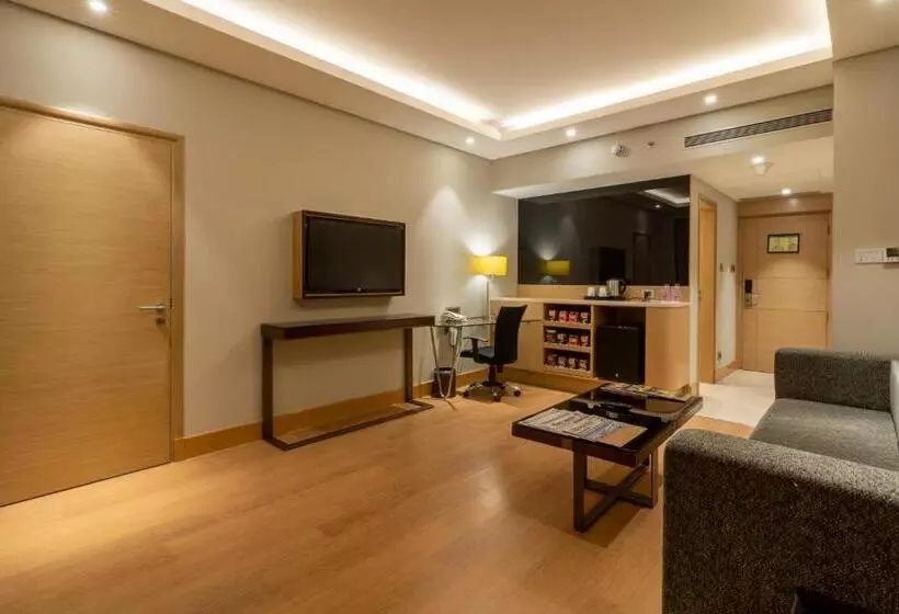 キングサイズベッドのスイートルーム, Holiday Inn Agra Mg Road An Ihg