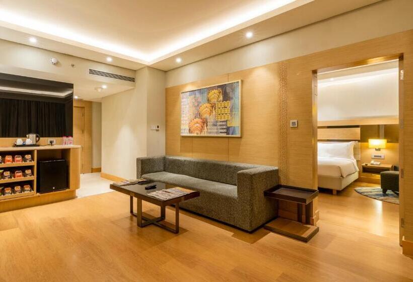 キングサイズベッドのスイートルーム, Holiday Inn Agra Mg Road An Ihg