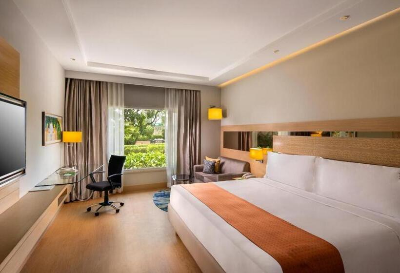 キングサイズベッドのスイートルーム, Holiday Inn Agra Mg Road An Ihg