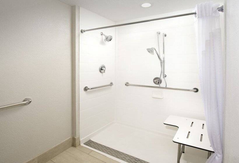 Mozgáskorlátozott Suite, Holiday Inn Express & Suites San Antonio   Downtown Market Area, An Ihg