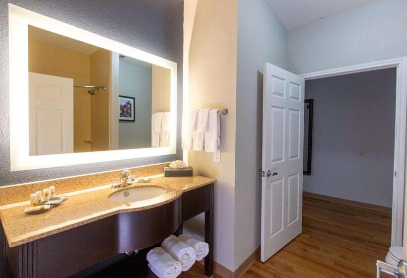 מיטת קינג בסוויטה, La Quinta By Wyndham Houston East At Normandy