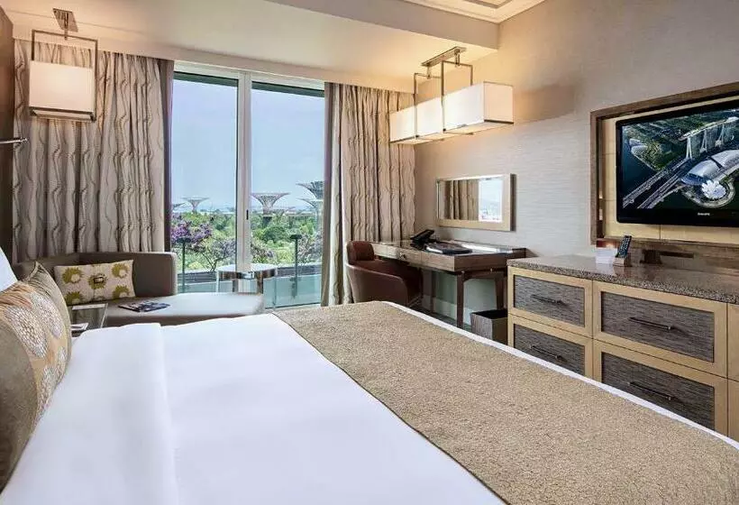 Deluxe Room King Size Bed