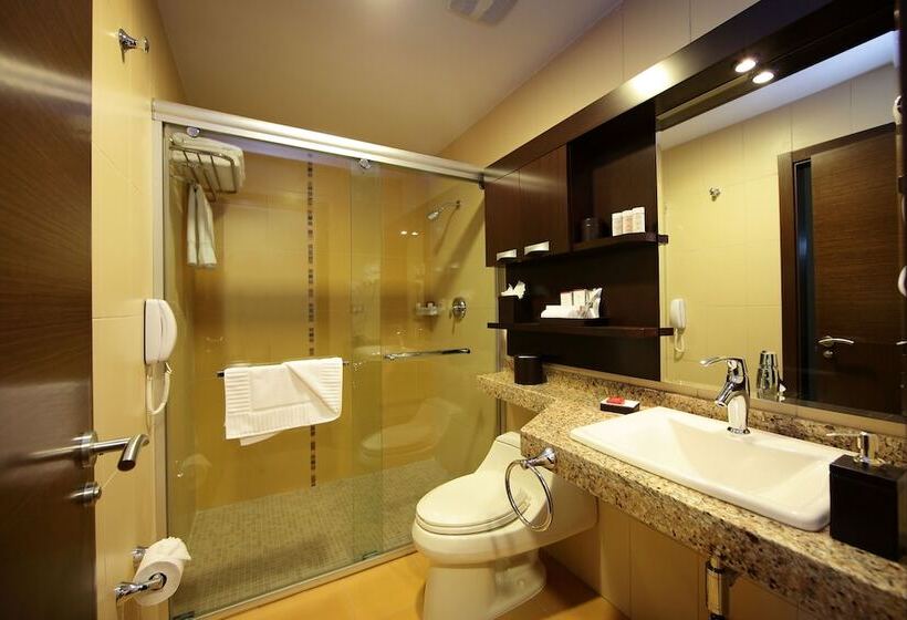 Семейные Апартаменты 3 Спальни, Marriott Executive Apartments Panama City, Finisterre