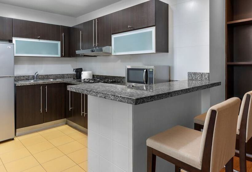 Семейные Апартаменты 3 Спальни, Marriott Executive Apartments Panama City, Finisterre