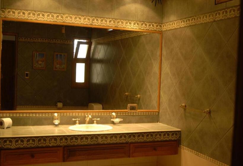 スイート, Suter Petit