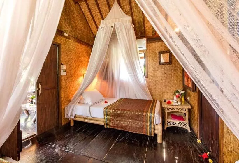 کابین, Tanah Merah Art Resort