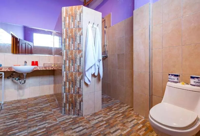 استودیوی لوکس, Tanah Merah Art Resort