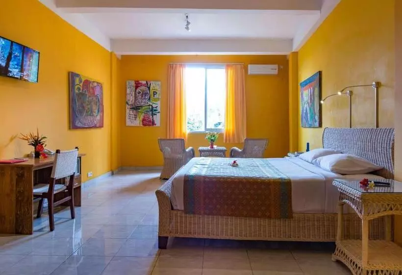 استودیوی لوکس, Tanah Merah Art Resort