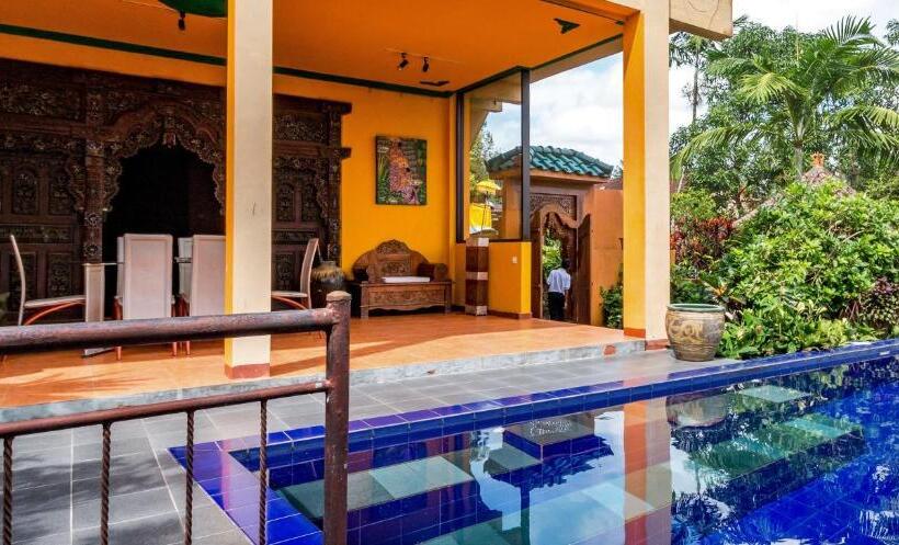 套房配有游泳池, Tanah Merah Art Resort