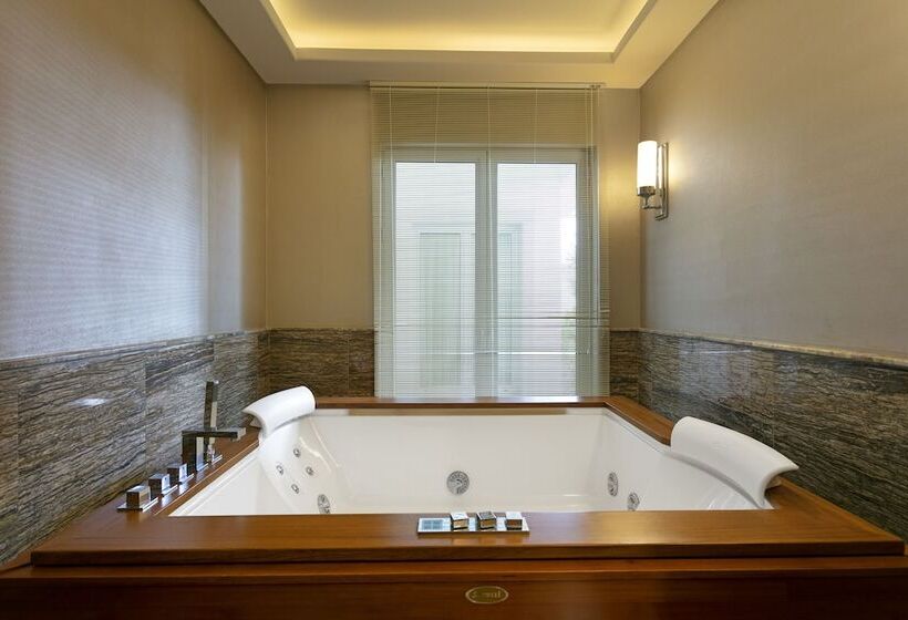 סוויטה מלכותית, Xanadu Island